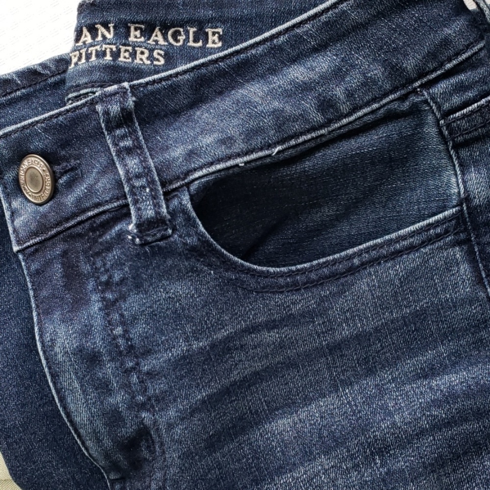 AE high rise artist jeans size 2